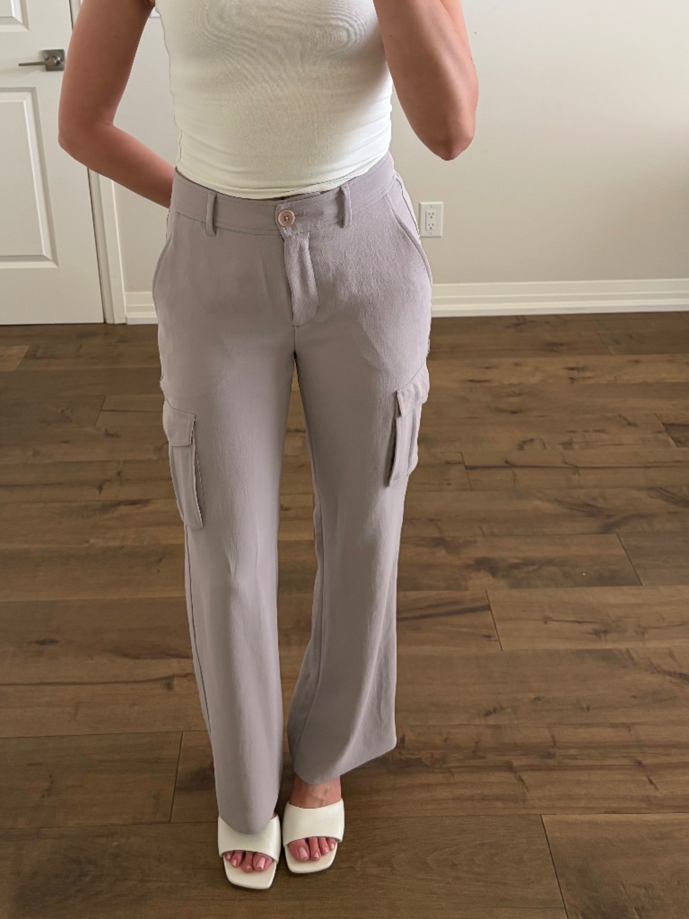 Aritzia Wilfred Women‘s Cargo Dress Pants Crepette Fabric Ashen Size 4